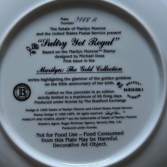 Marilyn Monroe Plate “Sultry Yet Regal” by The Bradford Exchange - Picture 3 of 5